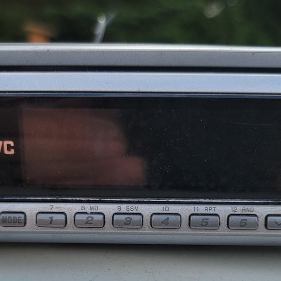 JVC CAR STEREO & ROCKFORD FOSGATE AMP - Picture 1 of 10